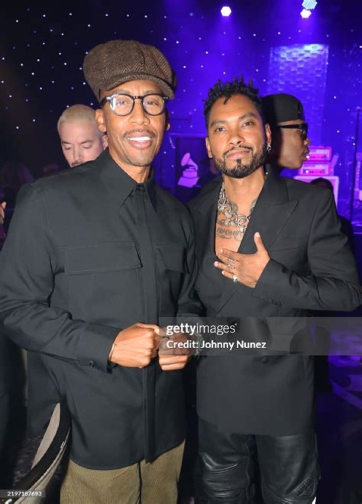 Unveiling The Height Of Raphael Saadiq: How Tall Is He Really?