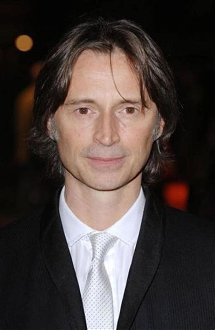 Discovering The Height Of Robert Carlyle: A Closer Look