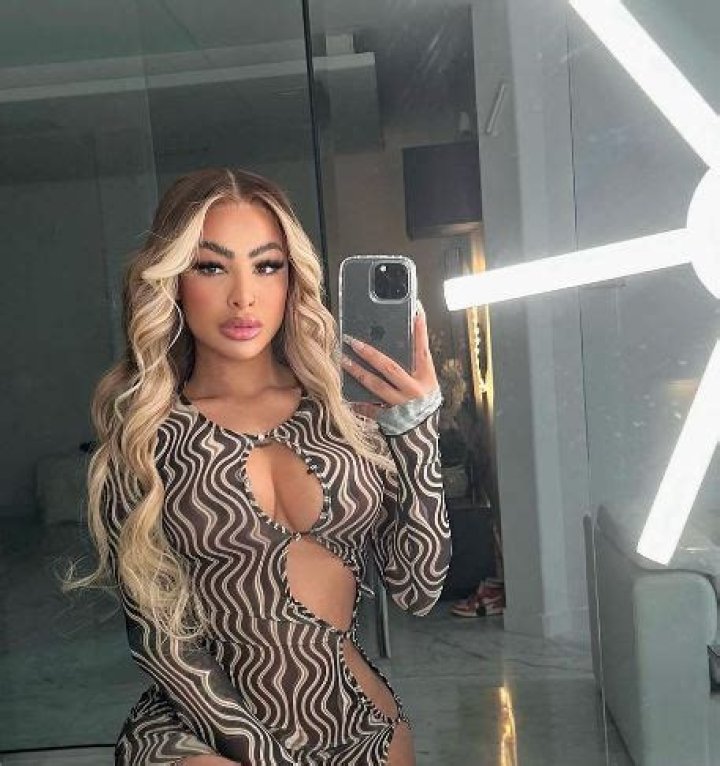 Get The Scoop: Yailin's Height Revealed!